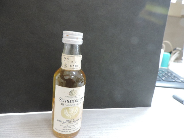 ★Ｓｔｒａｔｈｃｏｎｏｎ １２ＹＥＡＲＳ ＯＬＤ★  スコッチウイスキー  ４８ml アルコール分：４３％  ミニボトル・古酒 の画像5
