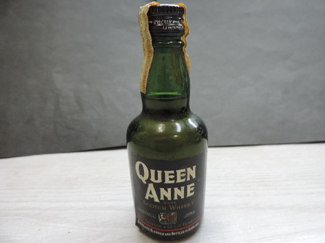 ★ＱＵＥＥＮ　ＡＮＮＥ★　　スコッチウイスキー　　ミニボトル・古酒 _画像3