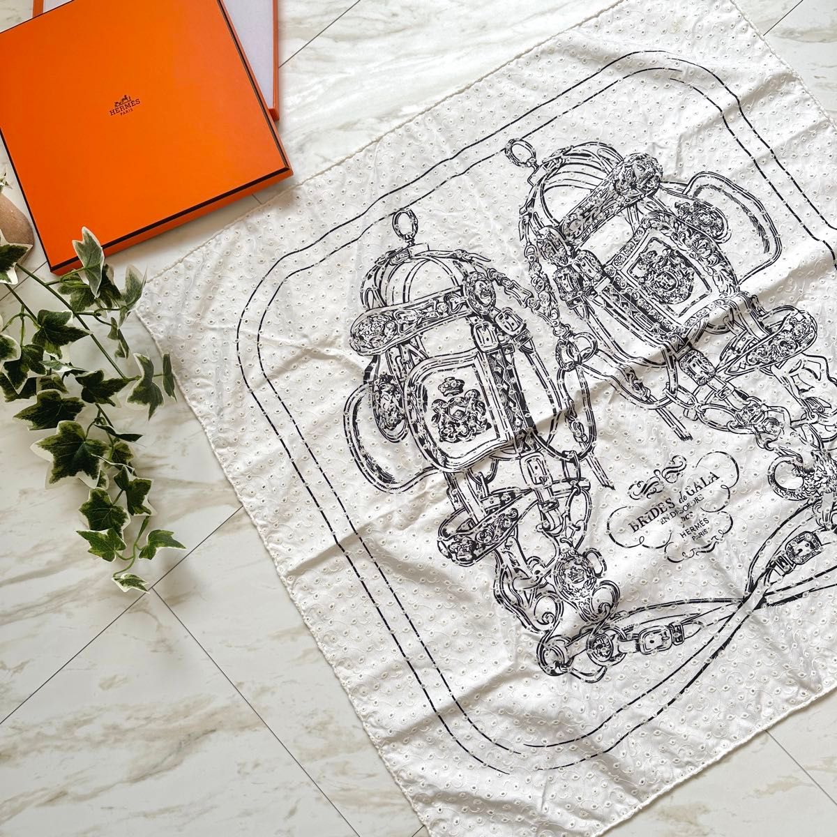 HERMES エルメス カレ70 ブリッドドゥガラ 刺繍入り 2023SS レア HERMES エルメス カレ70 ブリッドドゥガラ 刺繍入り 2023SS レア