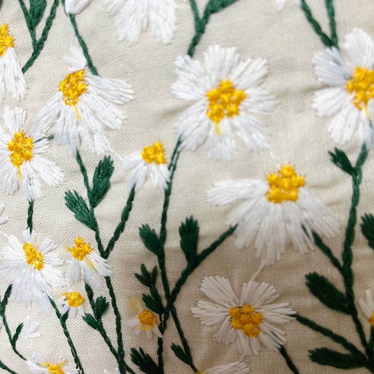 L字型ファスナーポーチ 刺繍　花　ホワイト　ハンドメイド　通帳入れ