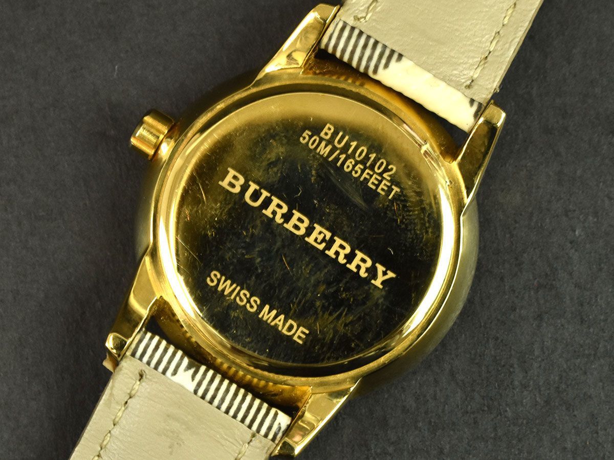 167530◆美品 動作確認済 BURBERRY バーバリー レディースウォッチ 腕時計 クォーツ BU10102 デイト GP PVC ゴールド ホワイト/ D_画像9
