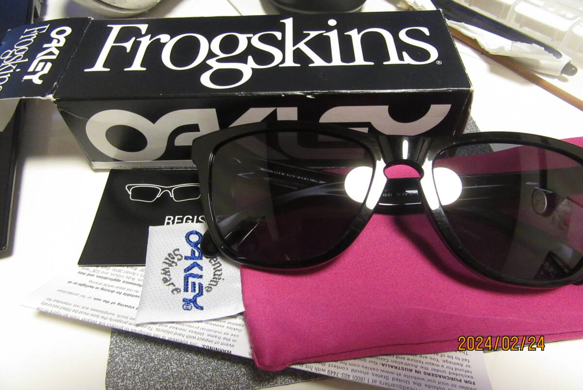 送料無料　オークリー　サングラス　Frogskins