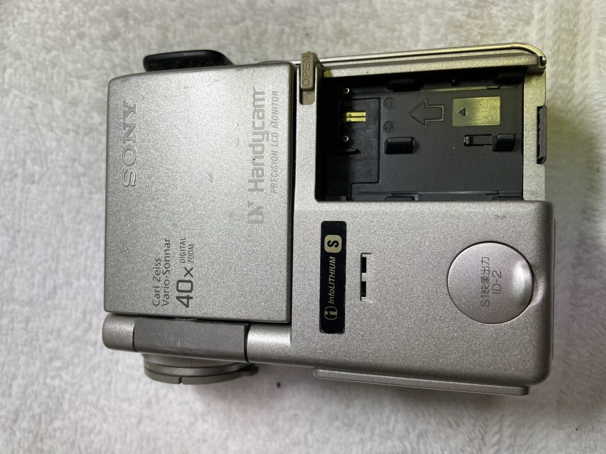 SONY Mini DV Handycam DCR-PC1_画像1