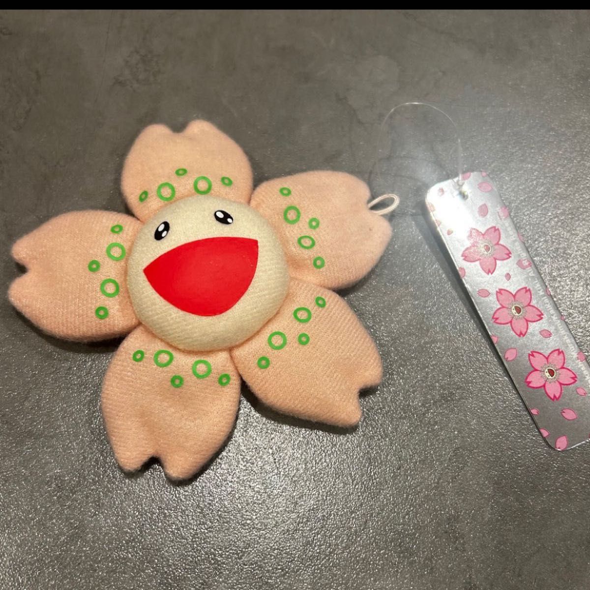 村上隆 カイカイキキ ぬいぐるみ マスコット お花キーチェーン 村上隆 カイカイキキ ぬいぐるみ マスコット お花キーチェーン