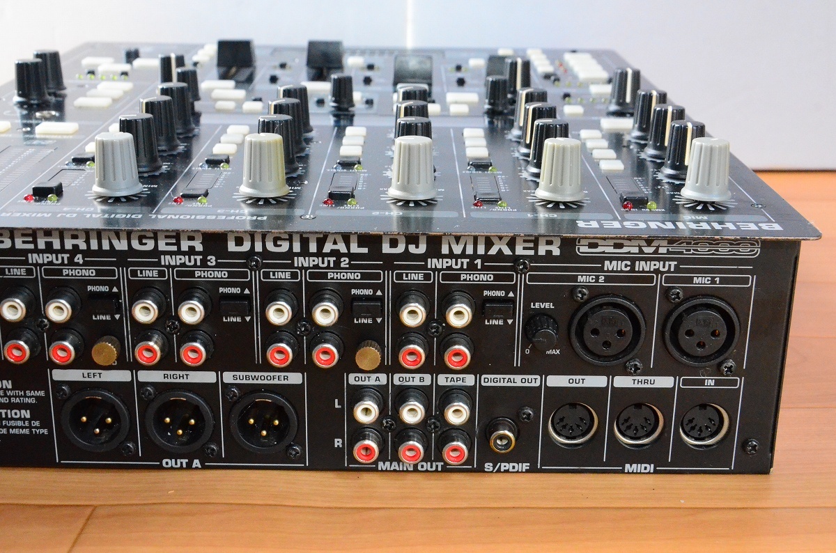 送料無料 即決 デジタル DJ ミキサー プリアンプ BEHRINGER ベリンガー DDM4000 DIGITAL PRO DJ MIXER 動作 ジャンク扱い 電源コード取説付_画像9