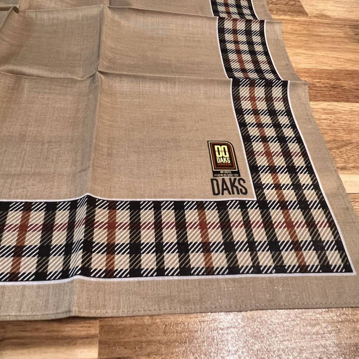  unused goods DAKS Dux handkerchie Brown tea color check the first . silver Novelty 