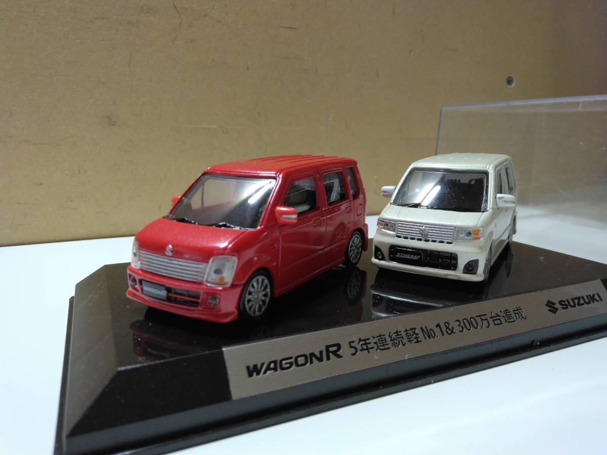 M802 棚10 現状品　SUZUKI WAGONR 5年連続No.1&300万台達成　1/43　ミニカー　軽自動車　ワゴンR　飾り　置物　2/2_画像3