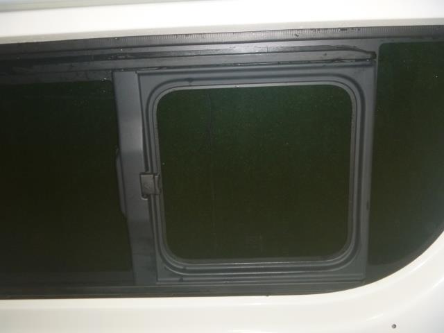 ハイエース 200系 7型 ワイド ロング スーパーGL 3BF-TRH216K　左スライドドアガラス/サイドドアガラス/小窓付 62760-26702_画像5