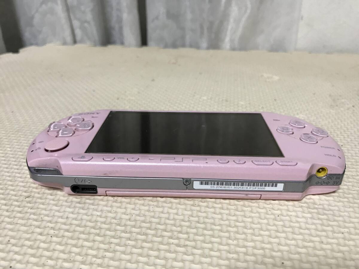 M1962 PSP ☆ プレイステーションポータブル PSP-3000 ブロッサムピンク ジャンク品　全国送料無料_画像2