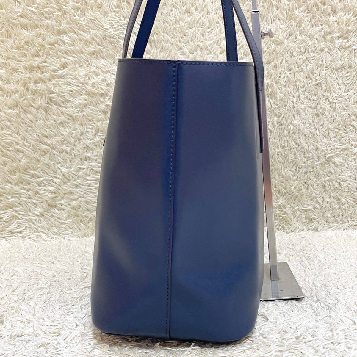 《極美品》マイケルコース トートバッグ レザー 肩掛け A4◎ PC◎ MICHAEL KORS ビジネスバッグ ショルダー メンズ ロゴ ネイビー 紺 1円_画像4