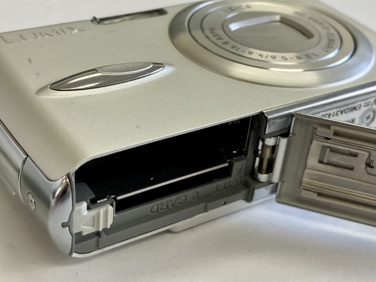 TH 2個セット Panasonic LUMIX ルミックス コンパクトデジタルカメラ DMC-DX01 / DMC-FX100 白 黒 デジカメ 動作未確認 ジャンク_画像7