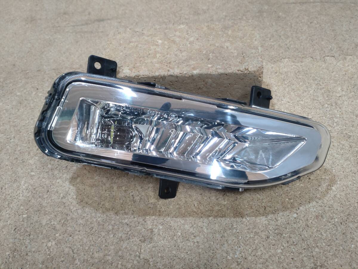 日産 エクストレイル ノート セレナ リーフ T32 E12 C27 ZE1 右フォグランプ LED B6150 5TA0A 90102552【R6-638A-K】の画像1