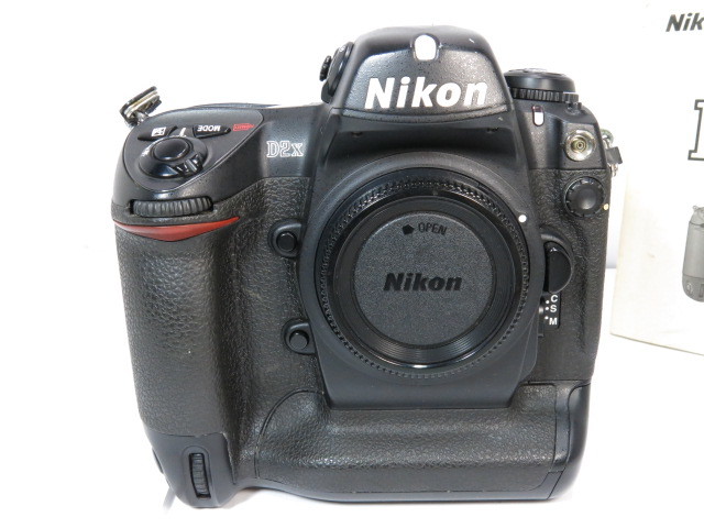 [ 中古 19409ショット ] Nikon D2X ボディー チャージャー付 ニコン [管Ni2378]_画像2