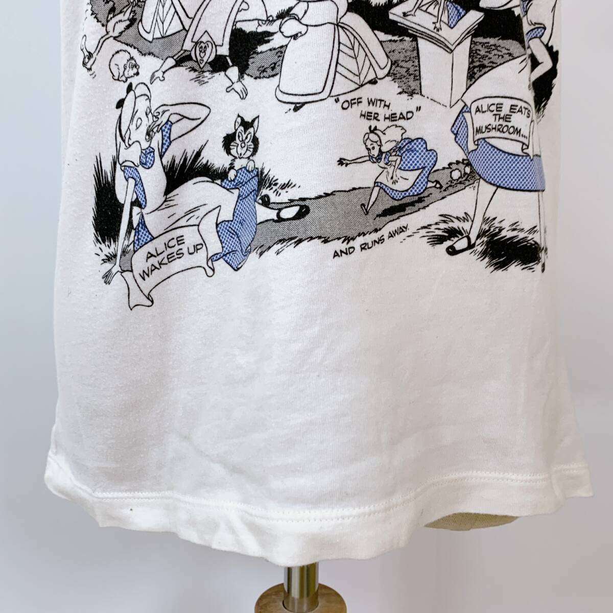 S2678 UNIQLO ユニクロ レディース Tシャツ 半袖 人気 M 白 万能 人気 キュートなスイートスタイル 前プリント アリス_画像6