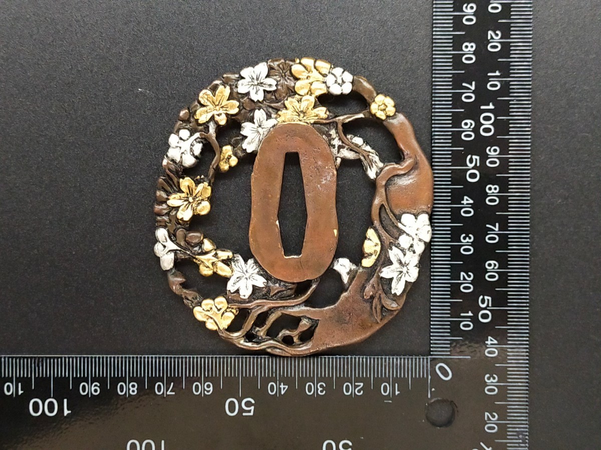 Q7184　刀鍔　桜樹の図　銅地　絵金銀　日本刀装具　刀剣美術　鍔　つば　鐔　刀鐔　刀の鍔　108G_画像6