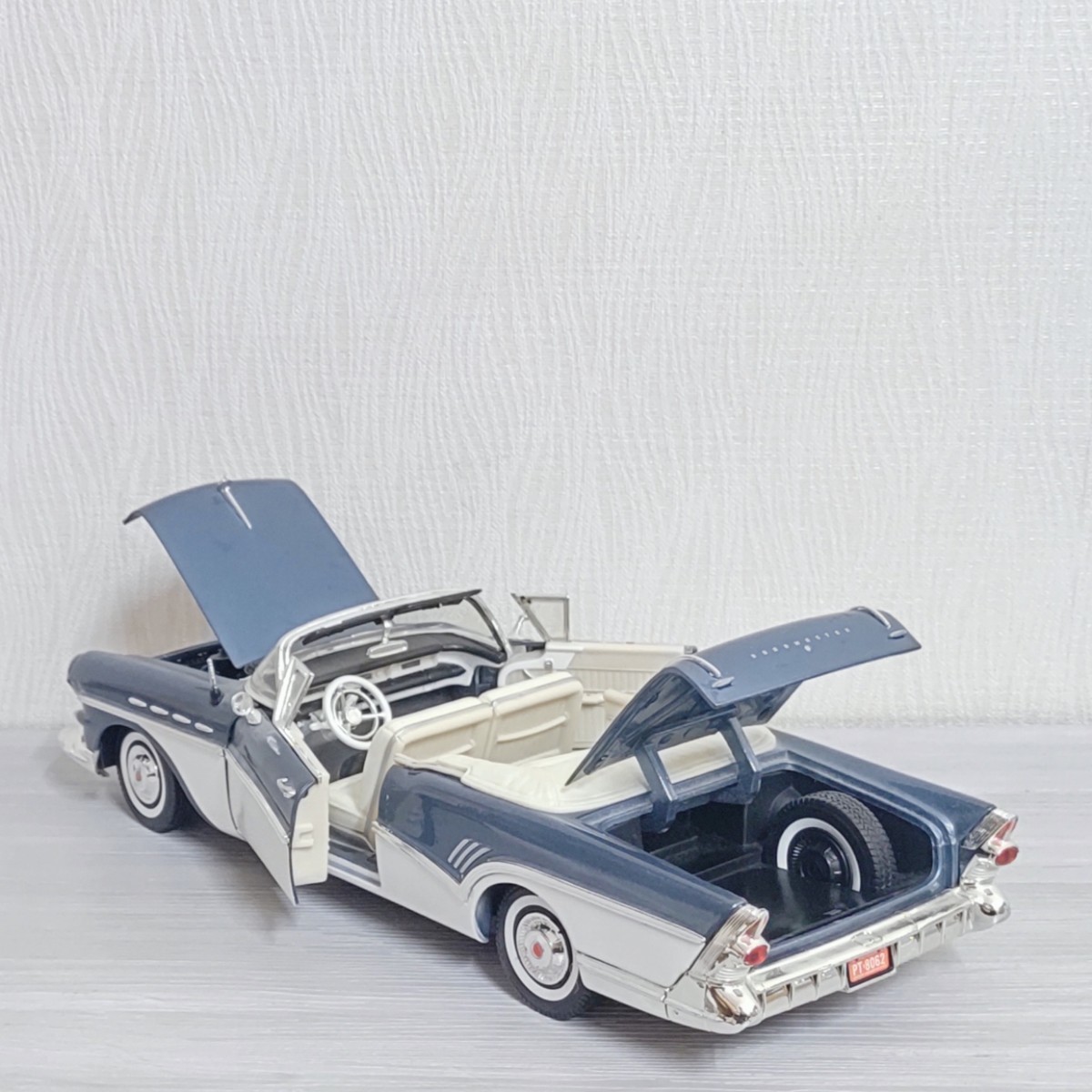 MotorMax 1/18 ビュイックロードマスター 1960 BUICK RoadMaster ダイキャスト ミニカー 完成品 旧車 クラシック アメ車 アメリカン 雑貨_画像8