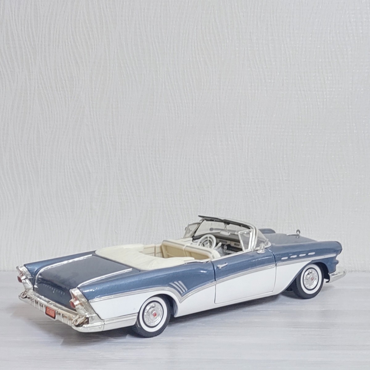 MotorMax 1/18 ビュイックロードマスター 1960 BUICK RoadMaster ダイキャスト ミニカー 完成品 旧車 クラシック アメ車 アメリカン 雑貨_画像4