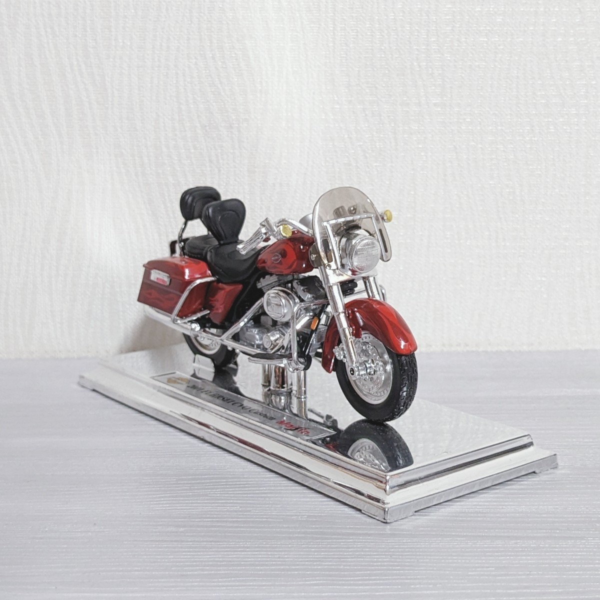 Maisto 1/18 FLHRSEI CVO CUSTOM 2001 Harley-Davidson ハーレーダビッドソン マイスト アメリカン雑貨 アメリカ オートバイ ミニカー_画像2