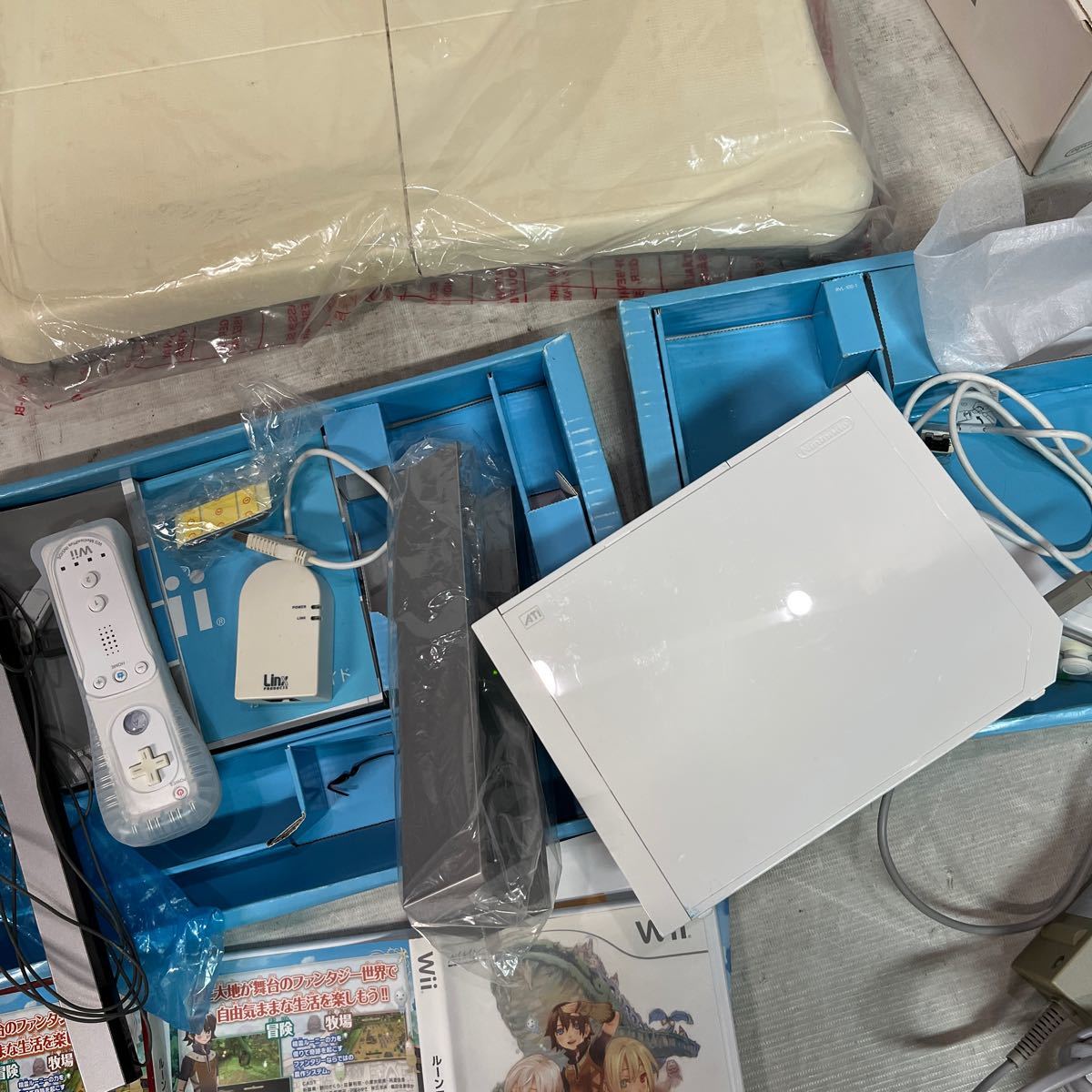 【ジャンク品】Wii 本体。Wiiリモコン、2個、ヌンチャク、Wiiソフト、Wiifit。まとめ売り_画像10