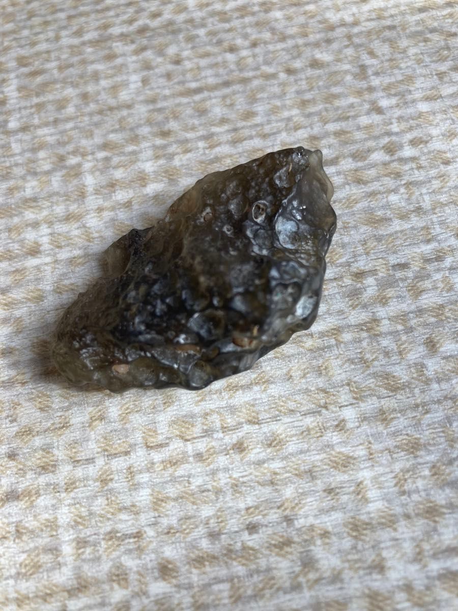 セール！　激レア！　ブラックリビアングラス　18g 原石 鉱物 翡翠原石 鉱石