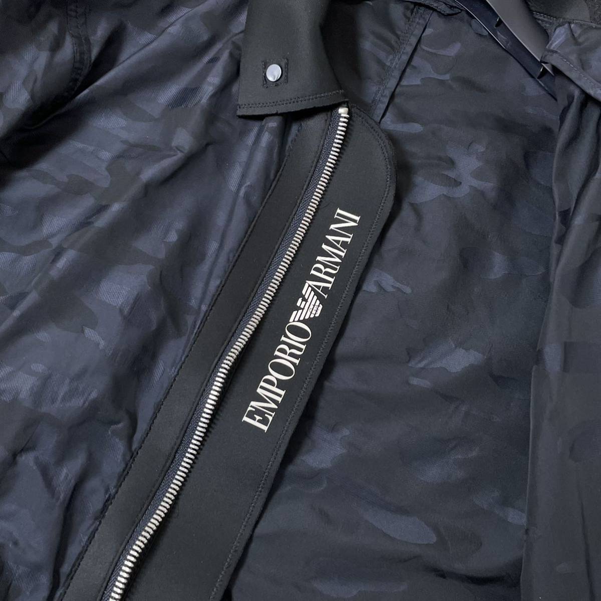 極美品/XLサイズ★ エンポリオ アルマーニ EMPORIO ARMANI 迷彩 Wジップ ジャケット ブルゾン MA-1 カモフラ ロゴプリント ネイビー メンズ_画像4