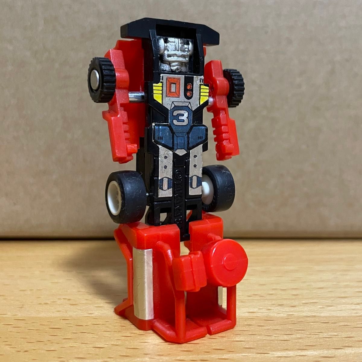 タカラ メカ戦士 4WDタイプ 赤 当時物 トランスフォーマー 変形 タカラ メカ戦士 4WDタイプ 赤 当時物 トランスフォーマー 変形
