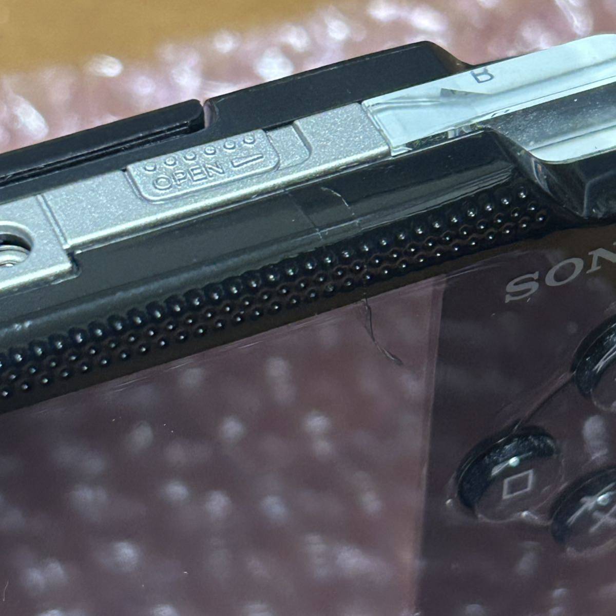 SONY PSP 1000 ブラック ※画面深キズ有 ACアダプタ・メモリースティック2枚付 プレイステーションポータブル _深キズの程度です。