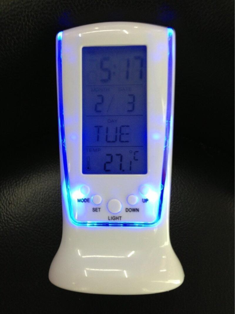 卓上イルミネーション時計 LEDデジタル時計 置き時計 目覚まし カレンダー 温度計 LED 卓上 インテリア 湿度計_画像8