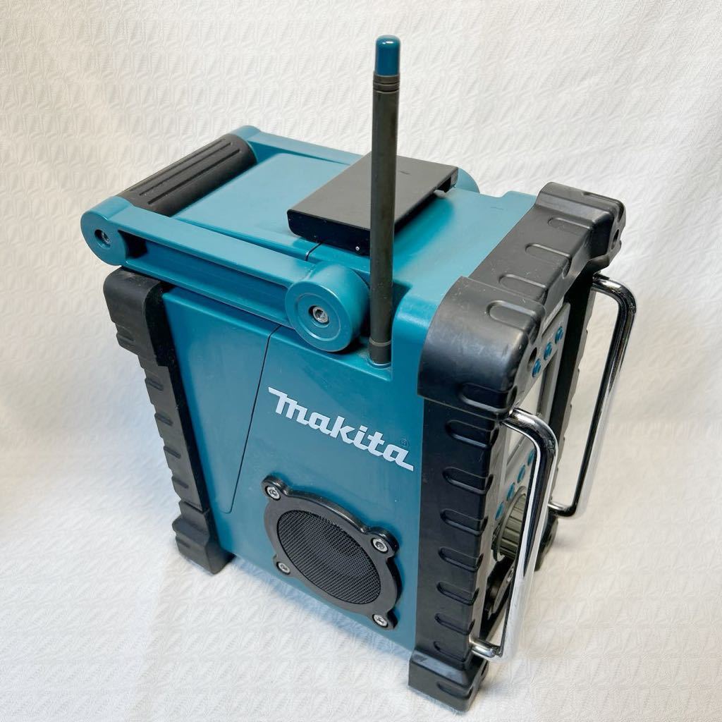 makita マキタ　MR100 充電式ラジオ　動作確認済み　現状品_画像3