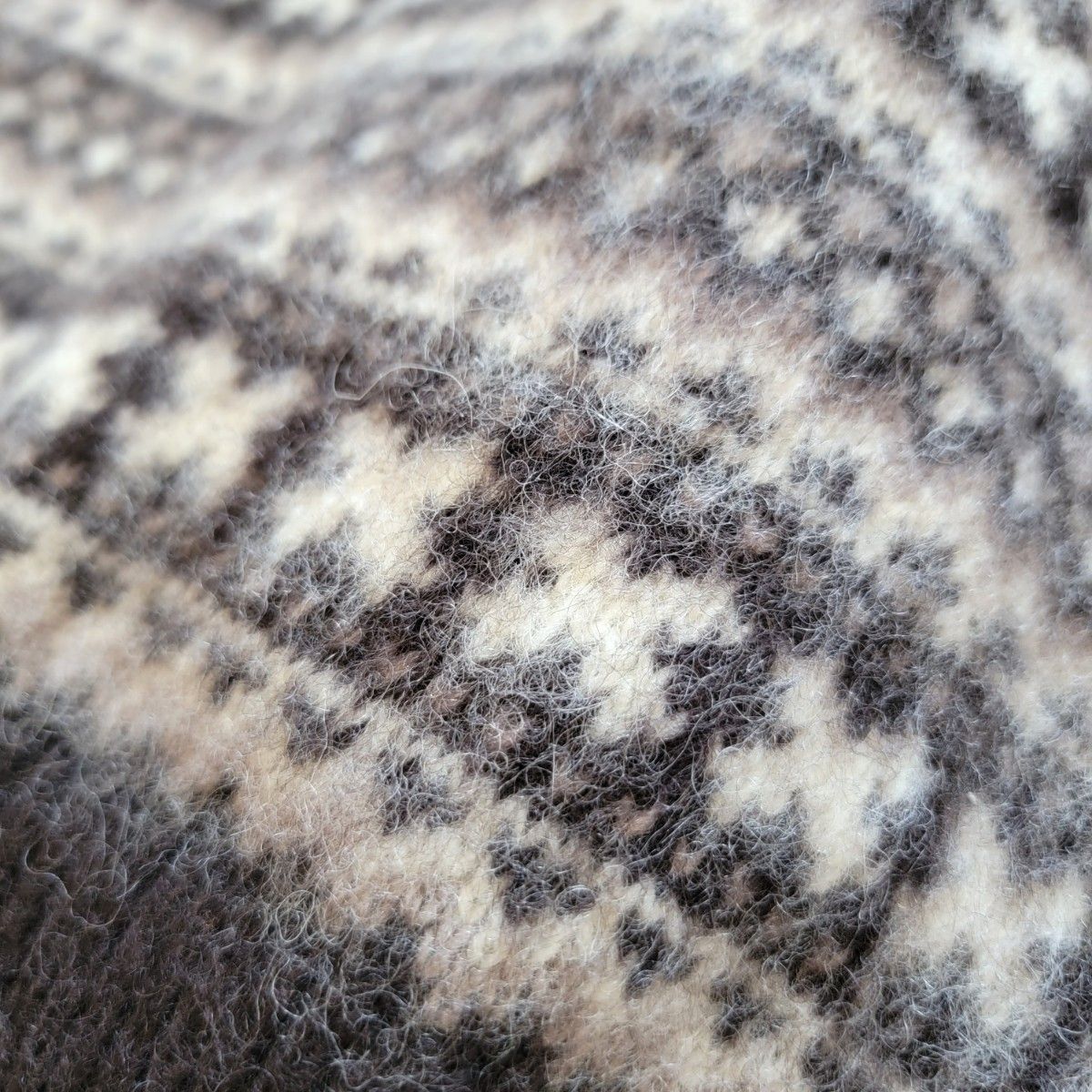 北海道アリスファーム●上質羊毛100%♪ジャガード織り総柄ニットVネックベスト