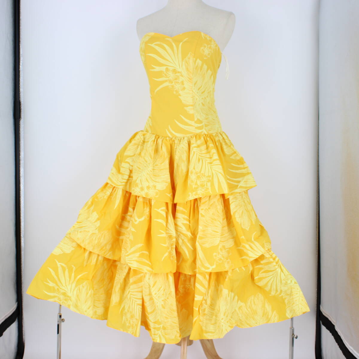 『送料無料』【フラダンス用衣装 ハワイ製 3段フリル付き】CC FASHIONS イエロー モンステラ柄 ハワイアン ドレス ワンピース オフショル