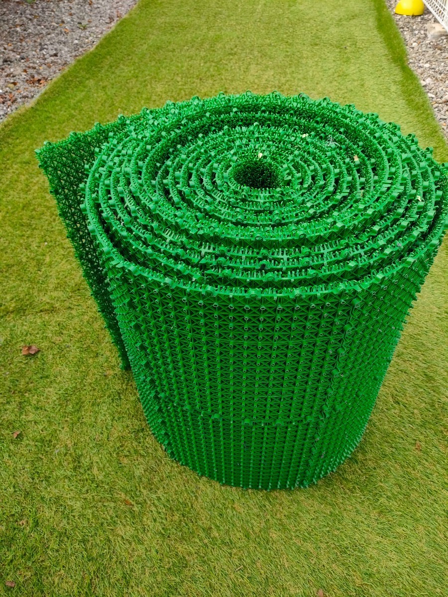  joint type plastic person . lawn grass 