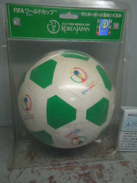 （２）FIFA・２００２・ワールドカップ・記念品（サッカーボール型・ぬいぐるみ・グリーン）_画像3