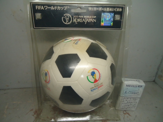 　（１）FIFA・２００２・ワールドカップ・記念品（サッカーボール型・ぬいぐるみ・ブラック）_画像3