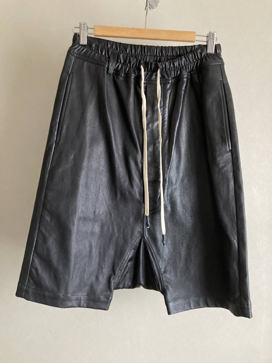 ISAMU KATAYAMA BACKLASHi Sam ka Taya maba crash semi monkey e Rudy a stretch leather monkey L short pants half shorts 