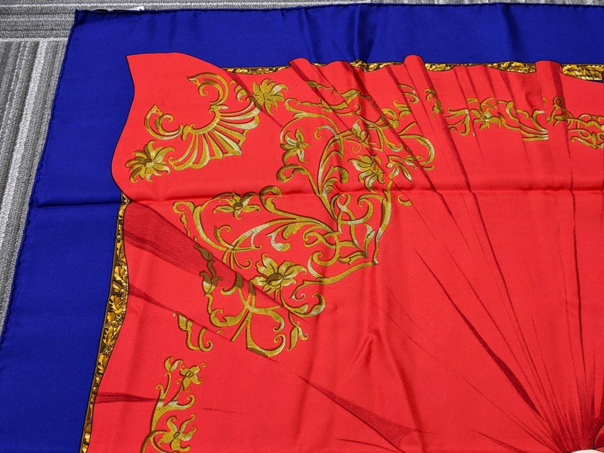 【17702】HERMES エルメス カレ90 スカーフ Souvenirs de Paris パリの思い出 100%シルク レディース ブルー系 赤 エッフェル塔_画像2