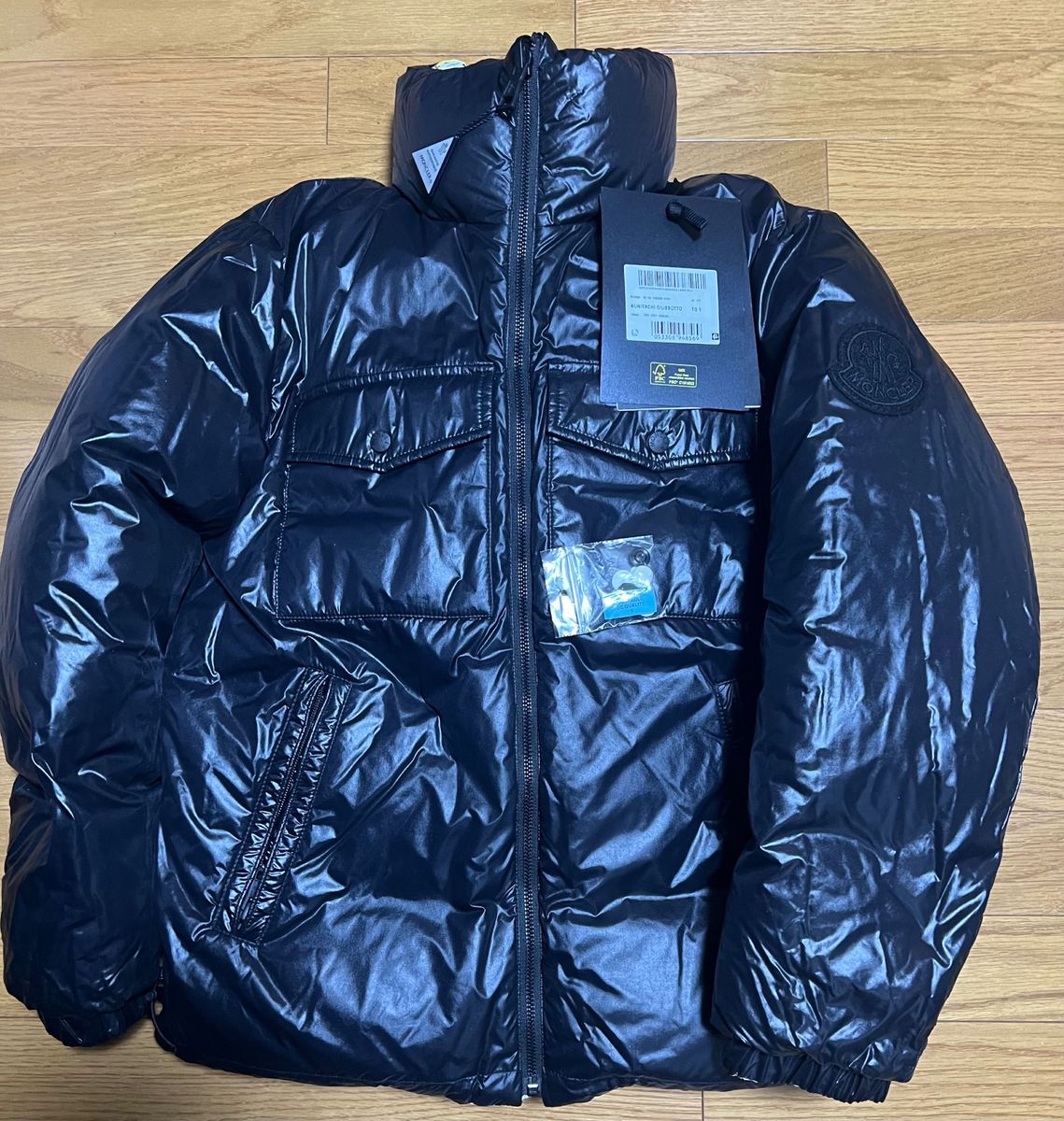 定価33万　新品正規　MONCLER KUNITACHI リバーシブル 総柄/黒　メンズ　ダウンジャケット　最安値