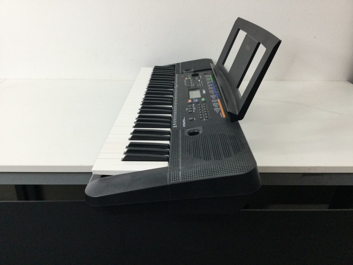 ●営SA358-140 【音出し・動作確認済】YAMAHA ヤマハ 電子キーボード 61鍵盤 PSR-E253 電源コード 譜面台 鍵盤楽器 キーボード 2015年製_画像2