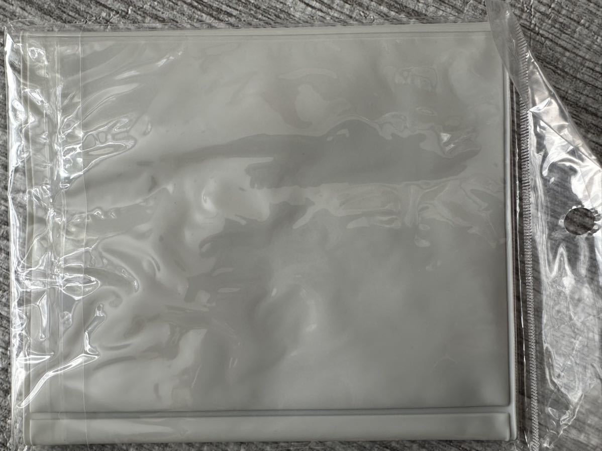 マルチケース ビニール カミオジャパン パスポート お薬手帳 ホワイト×ピンクボタンの画像3
