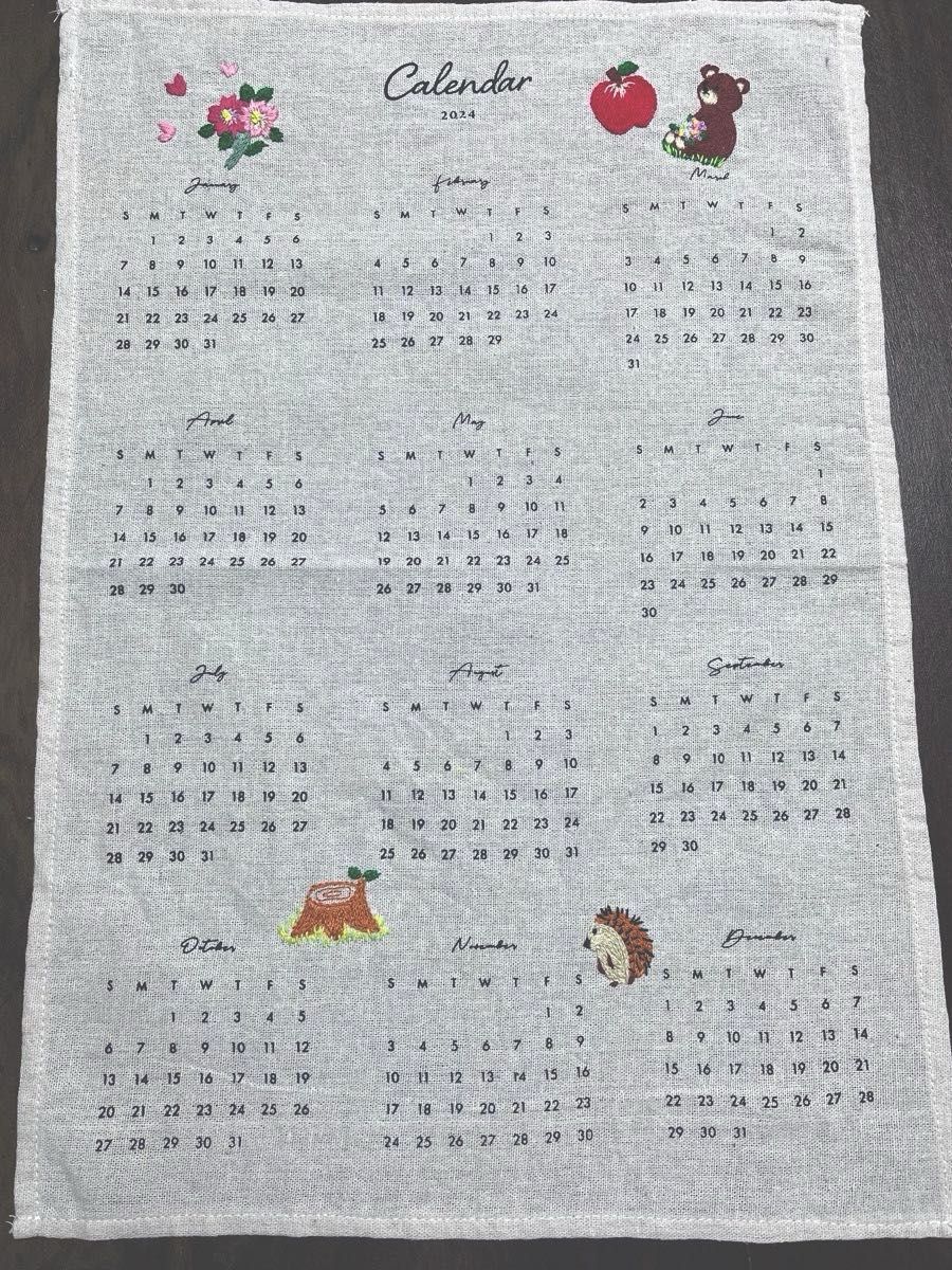 2024年　ファブリックカレンダー  刺繍　カレンダー  ハンドメイド