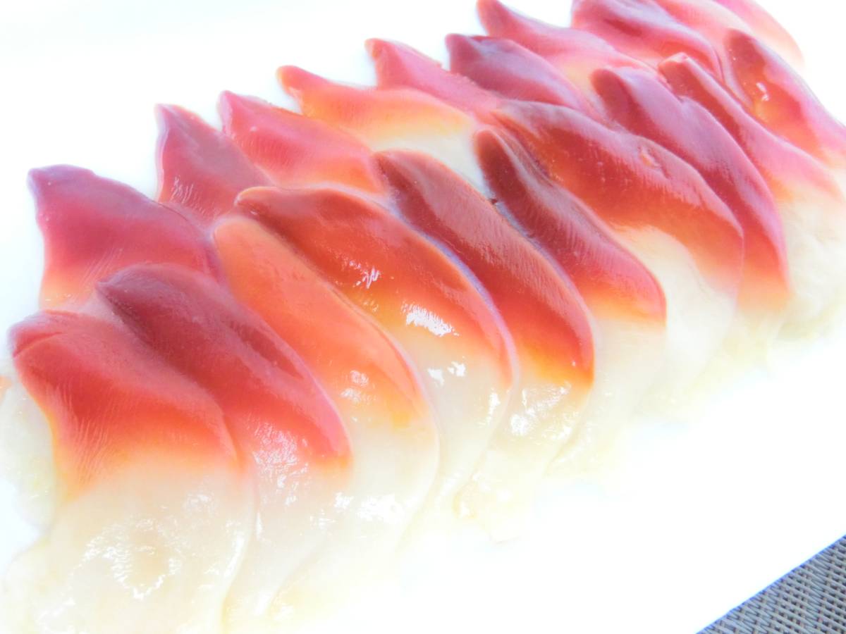 お寿司屋さんで使用されている ホッキ貝スライス 業務用 開き加工済み 北寄貝 20枚入り_色鮮やかなホッキ貝スライス20枚入りです！
