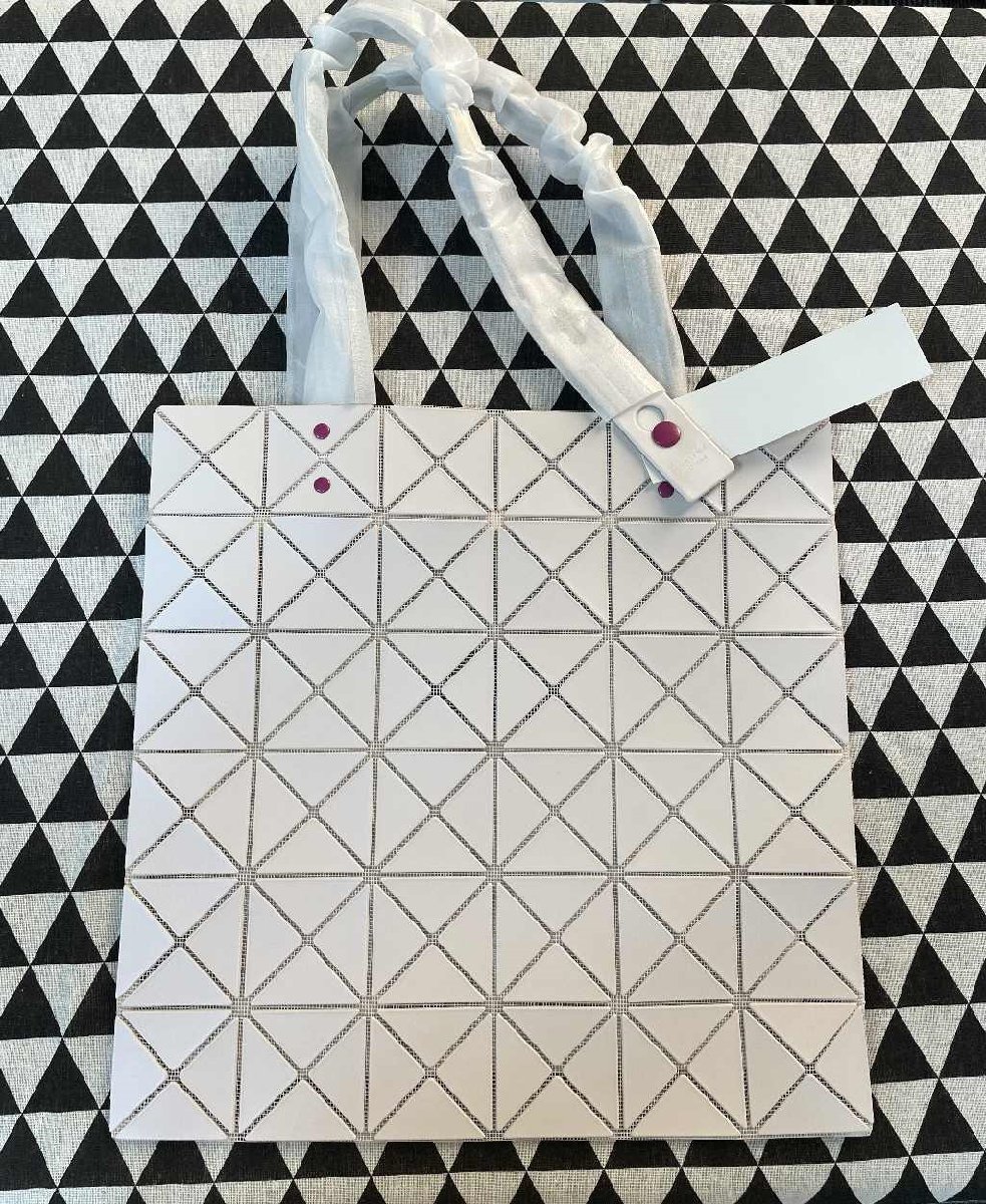 BAO BAO ISSEY MIYAKE バオバオ イッセイミヤケ ショルダーバッグ トートバッグ レディース 中古 ベージュ TN 1_画像1