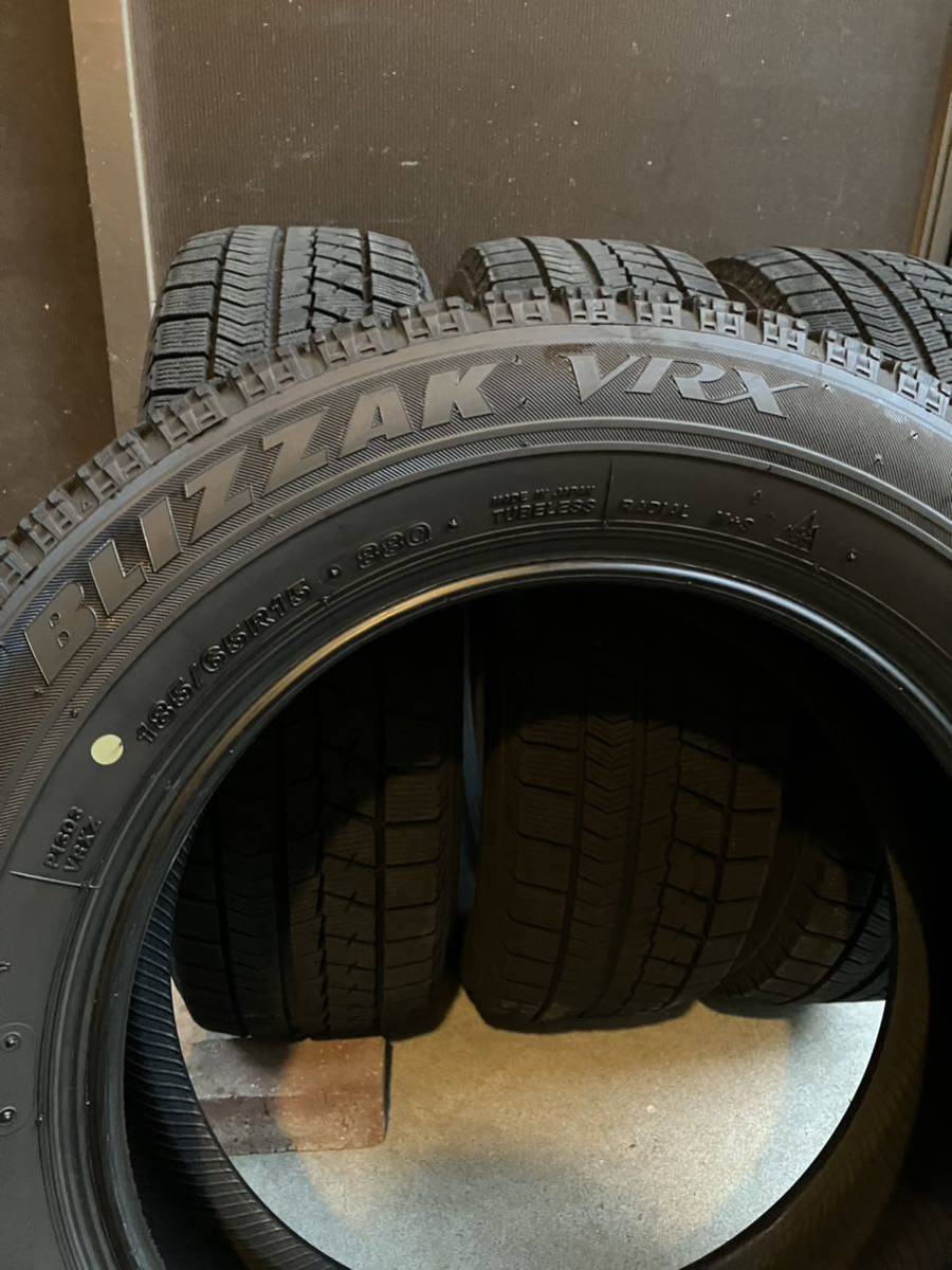 185/65R15 ブリヂストン BLIZZAK VRX スタッドレスタイヤ 中古 185/65/15 4本セット 2020年製 BRIDGESTONE 日本製_画像4