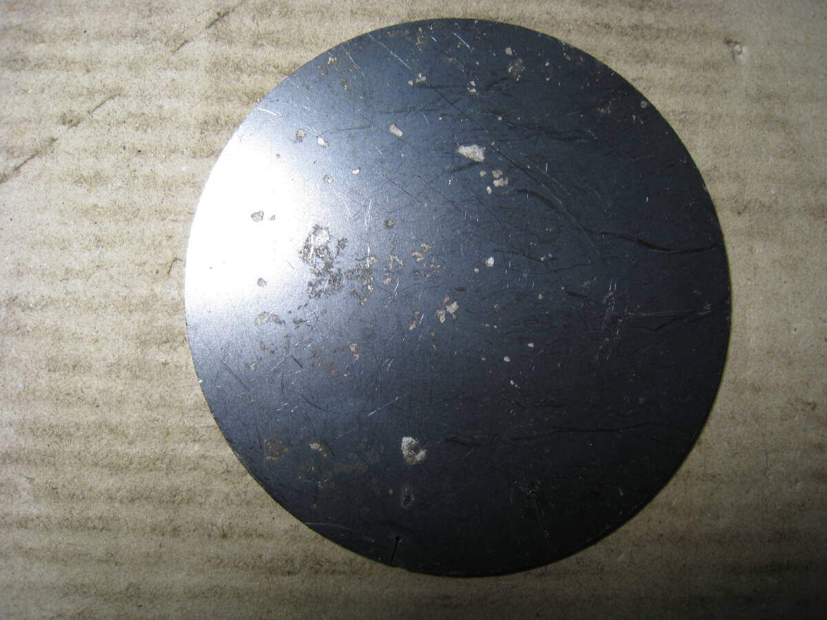 丸鉄板　厚さ約3mm　直径約108mm　重量約215ｇ　管理番号OV-80_画像2