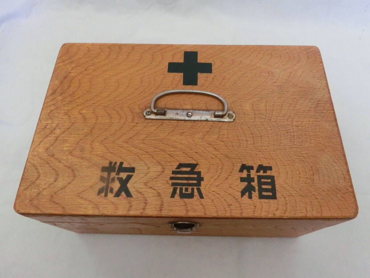 ●木製 薬箱　救急箱 　昭和レトロ ボックス 木箱 小物入　収納 「喰い合わせ俵」おまけ付き　_画像8