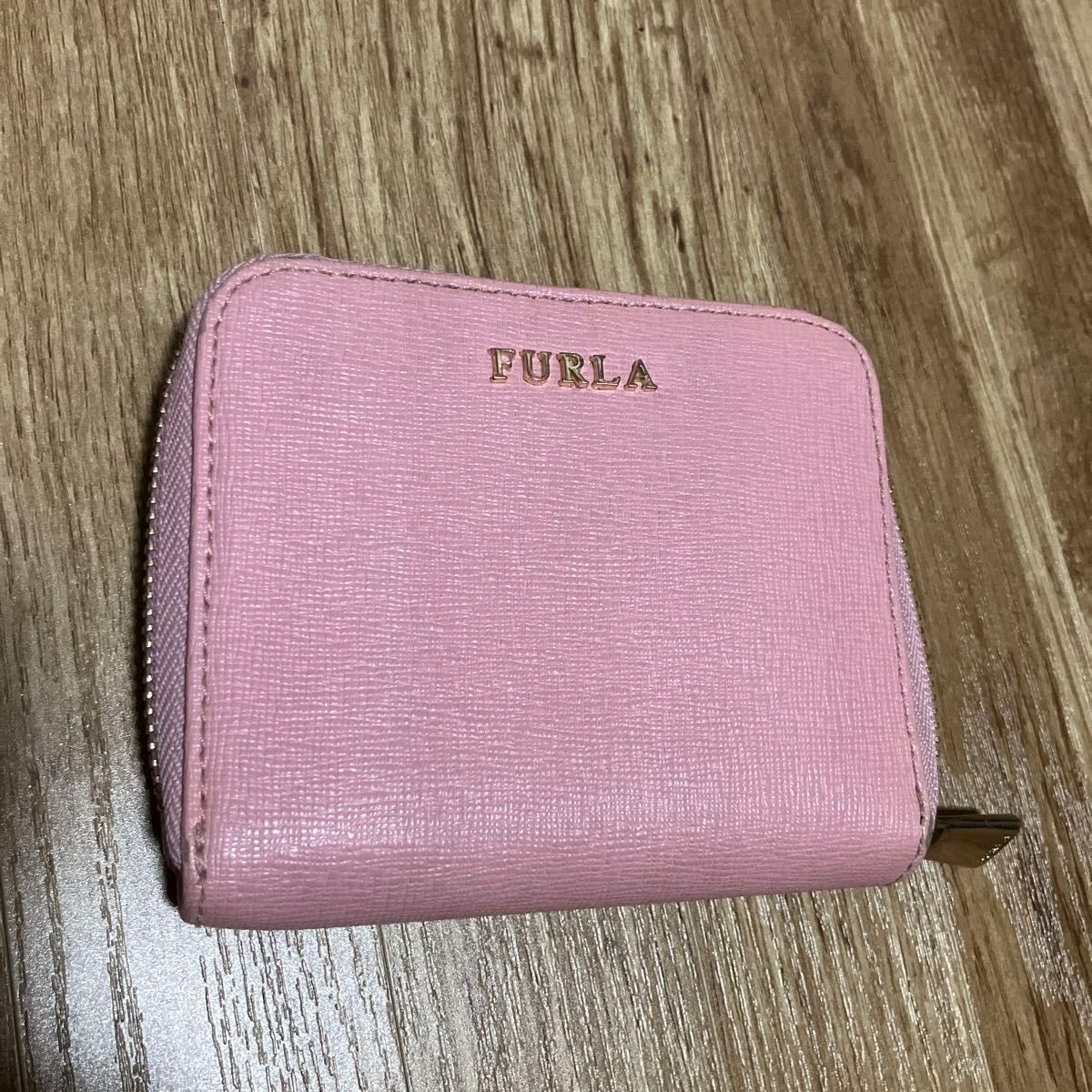 FURLA 二つ折りミニ財布 ラウンドファスナー