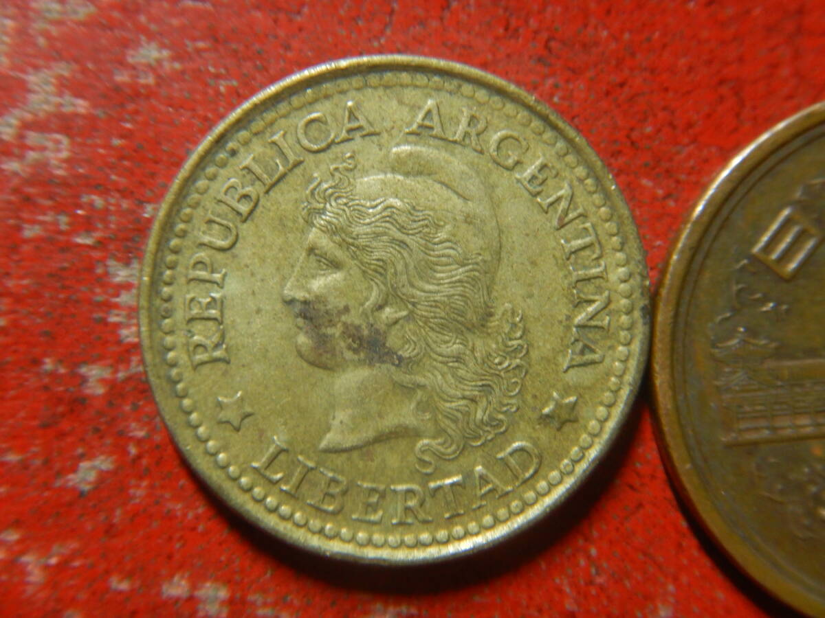 外国・アルゼンチン／５０センタボ・アルミニウム青銅貨（1972年） 240227の画像1