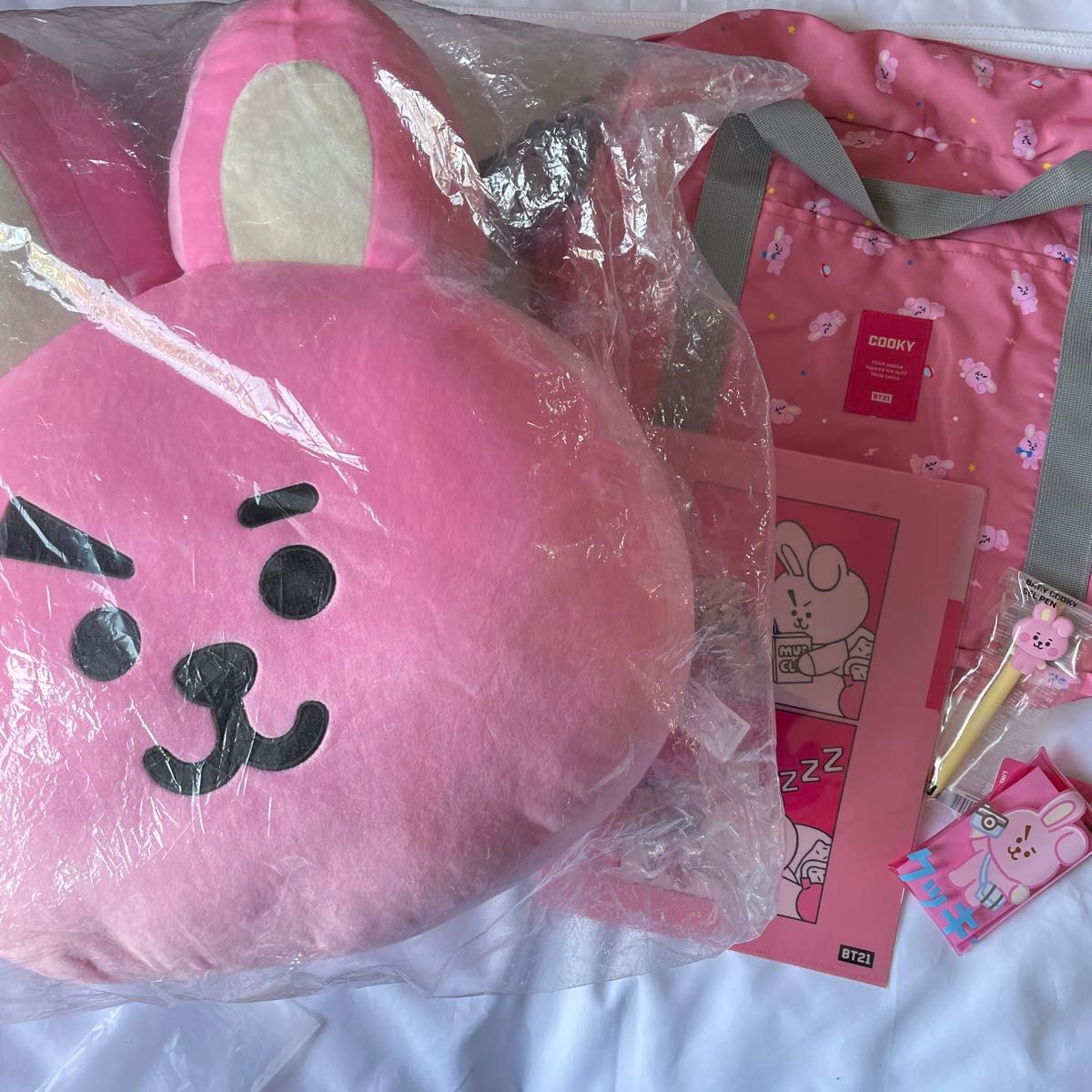 【大特価！】BTS 防弾少年団 ジョングク グク BT21 COOKY クッション 42cm ボストンバッグ ボールペン ファイル