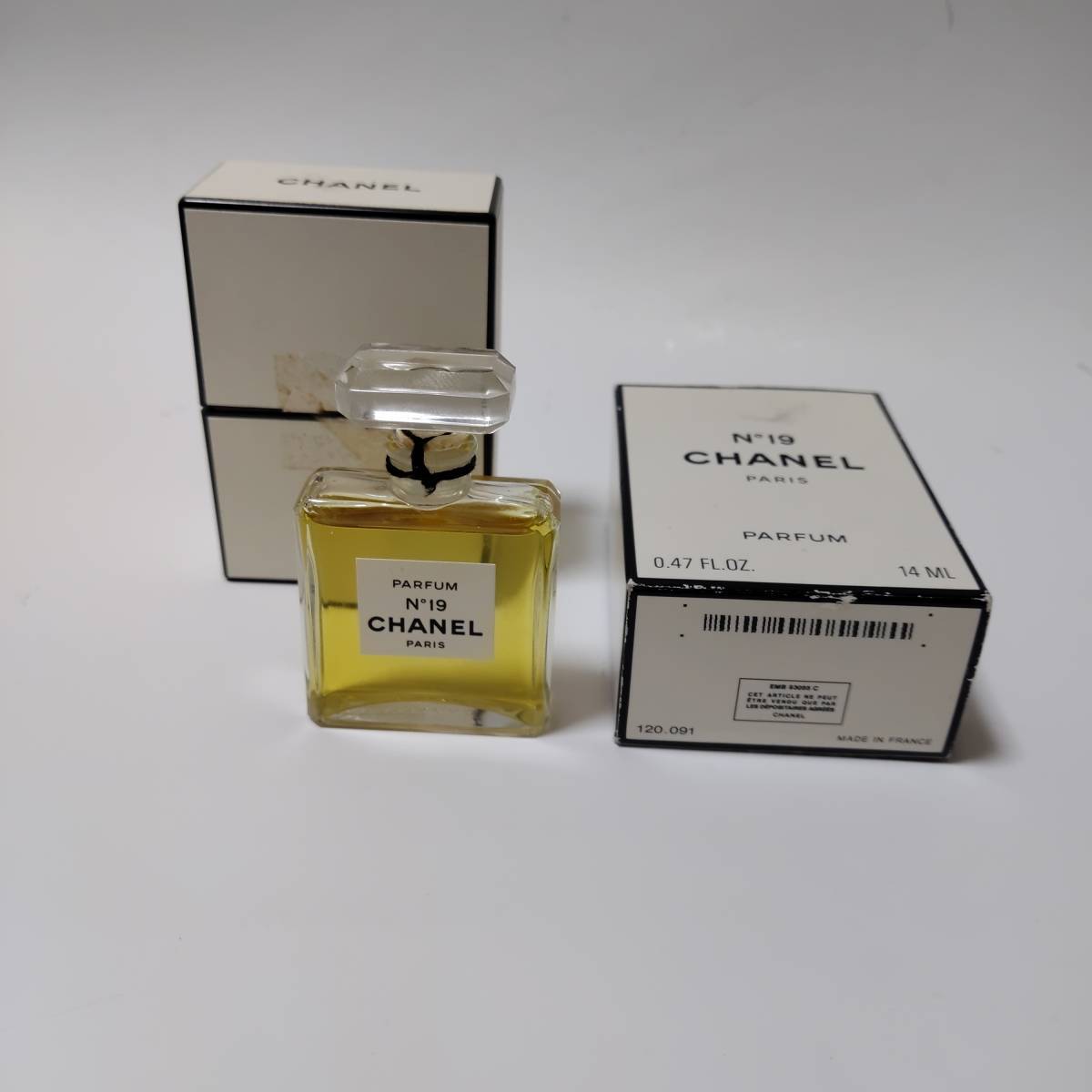 CHANEL　No19　PAEFUM　シャネル　14ml容器の中古品　長期保管品　N゜19　送料無料　匿名配送_画像3