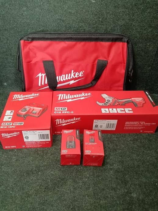 未使用 Milwaukee ミルウォーキー M12 PVCカッター セット C12PPC-302B